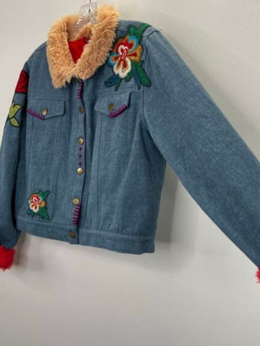 Natural Life NWT Embroidered Faux Fur Boho Denim Jacket Size L - Picture 4 of 8